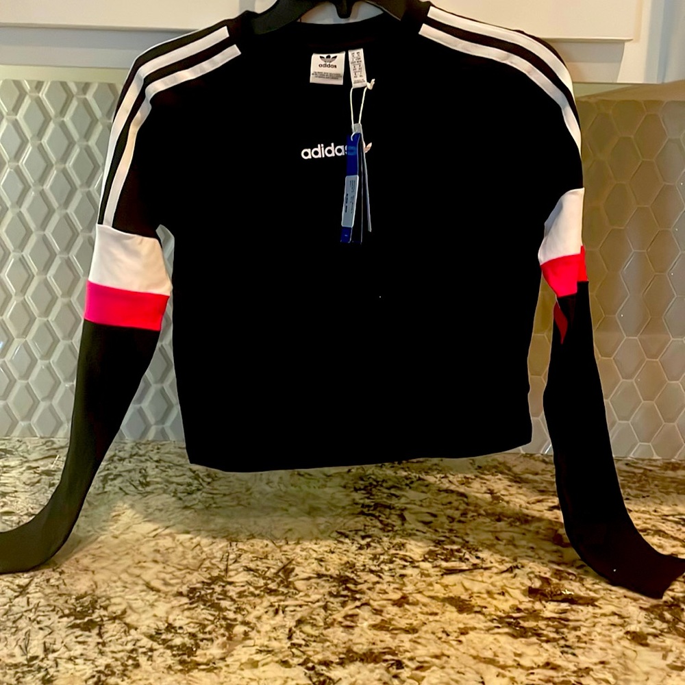 Women Adidas crop top (brand new)